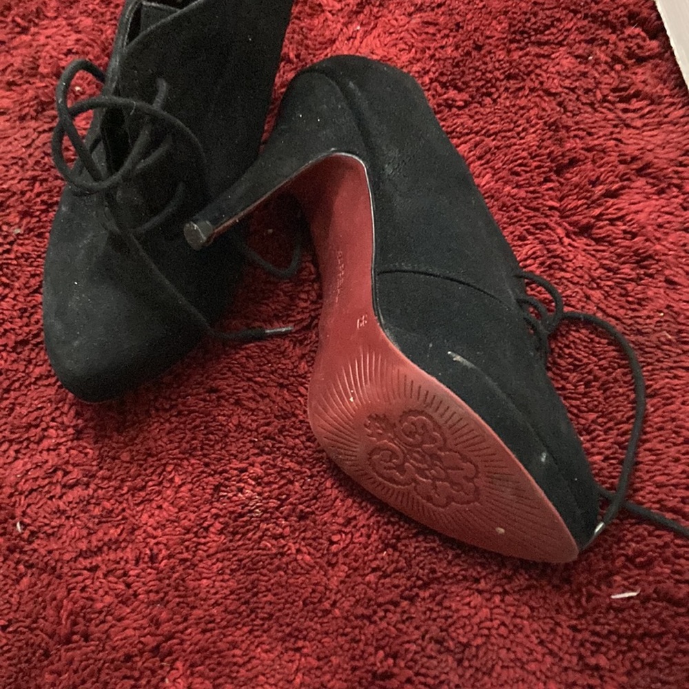 Heels - Picture 2 of 4